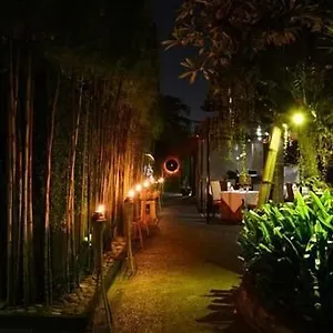 Annora 4*, Seminyak Indonésia